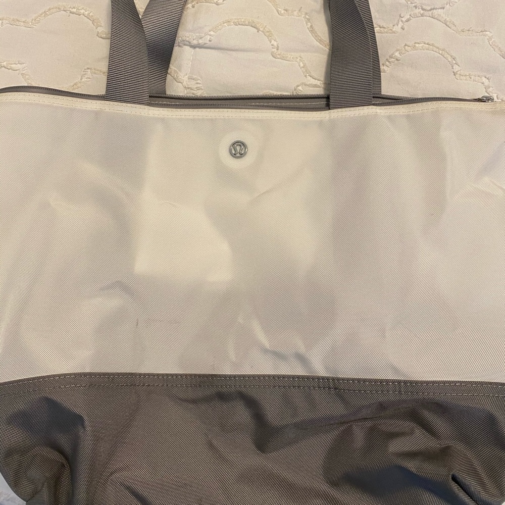WATERPROOF LULULEMON TOTE
